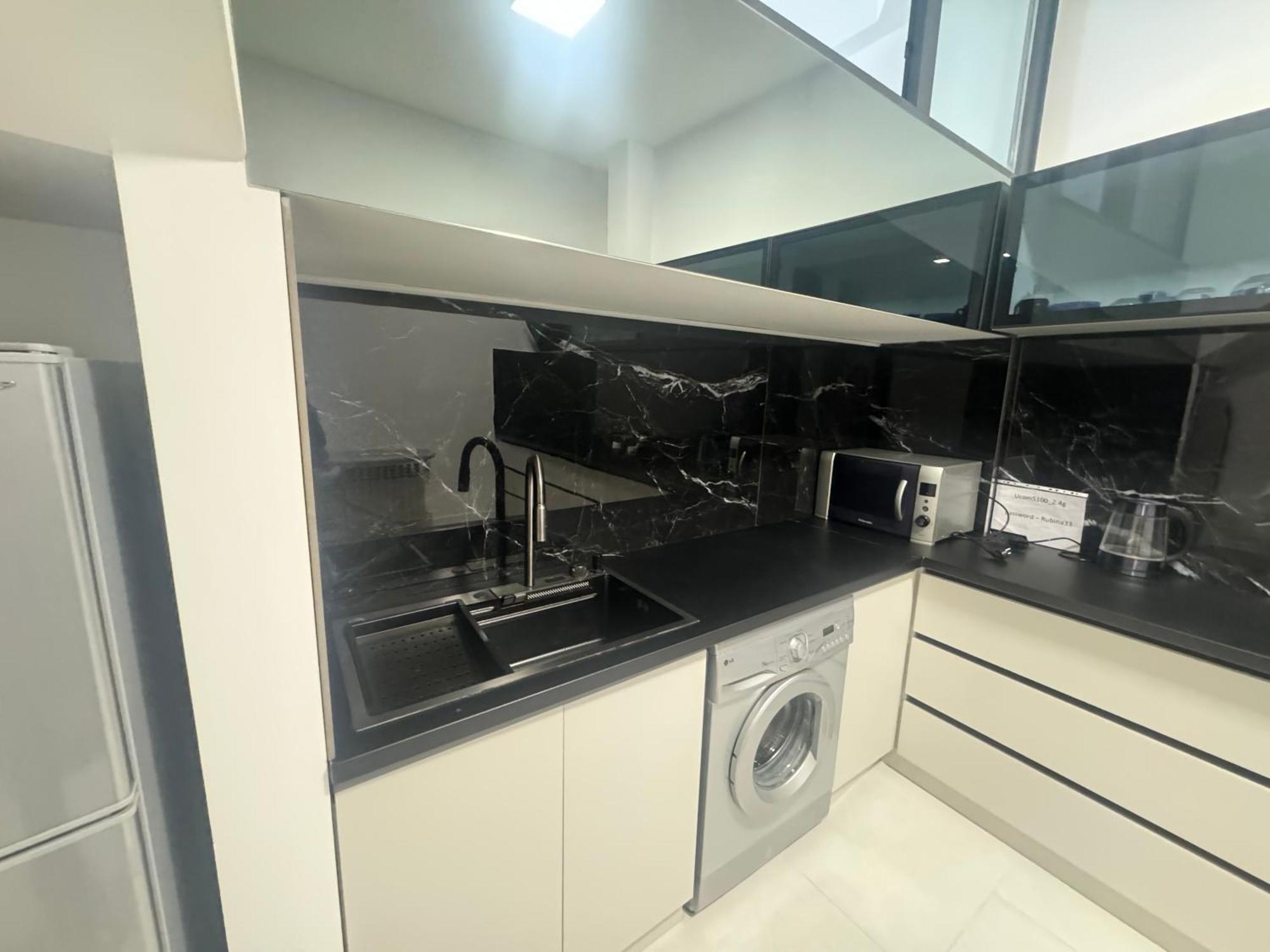 Luxe Apartment In Center Єреван Екстер'єр фото